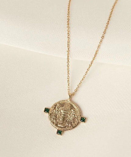 guldbelagt halskæde med medallion