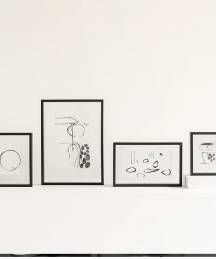 Floating frame, minimalist black, 30x42 cm