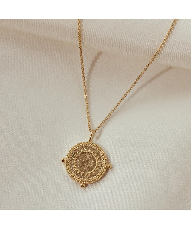 guldbelagt halskæde med medallion