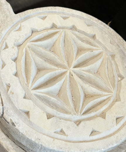 Træbund med udskæringer - 1