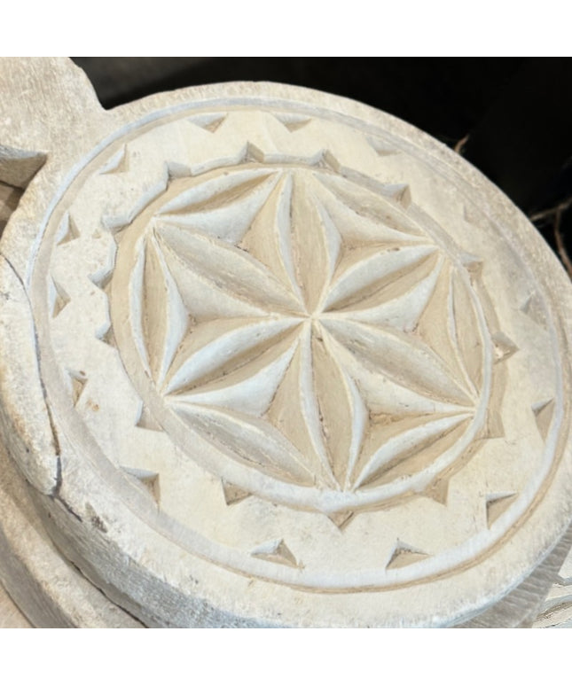 Træbund med udskæringer - 1