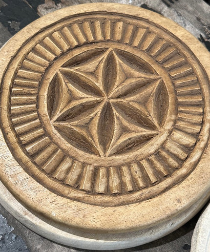 Træbund med udskæringer - 3