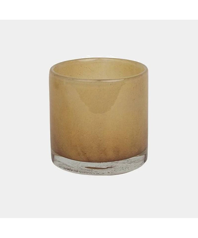 Glasfyrfadslys i mørk sand